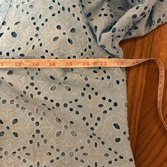 On 34th Blue Cotton Eyelet High/Low Blouse SZ XS - Picture 7 of 10